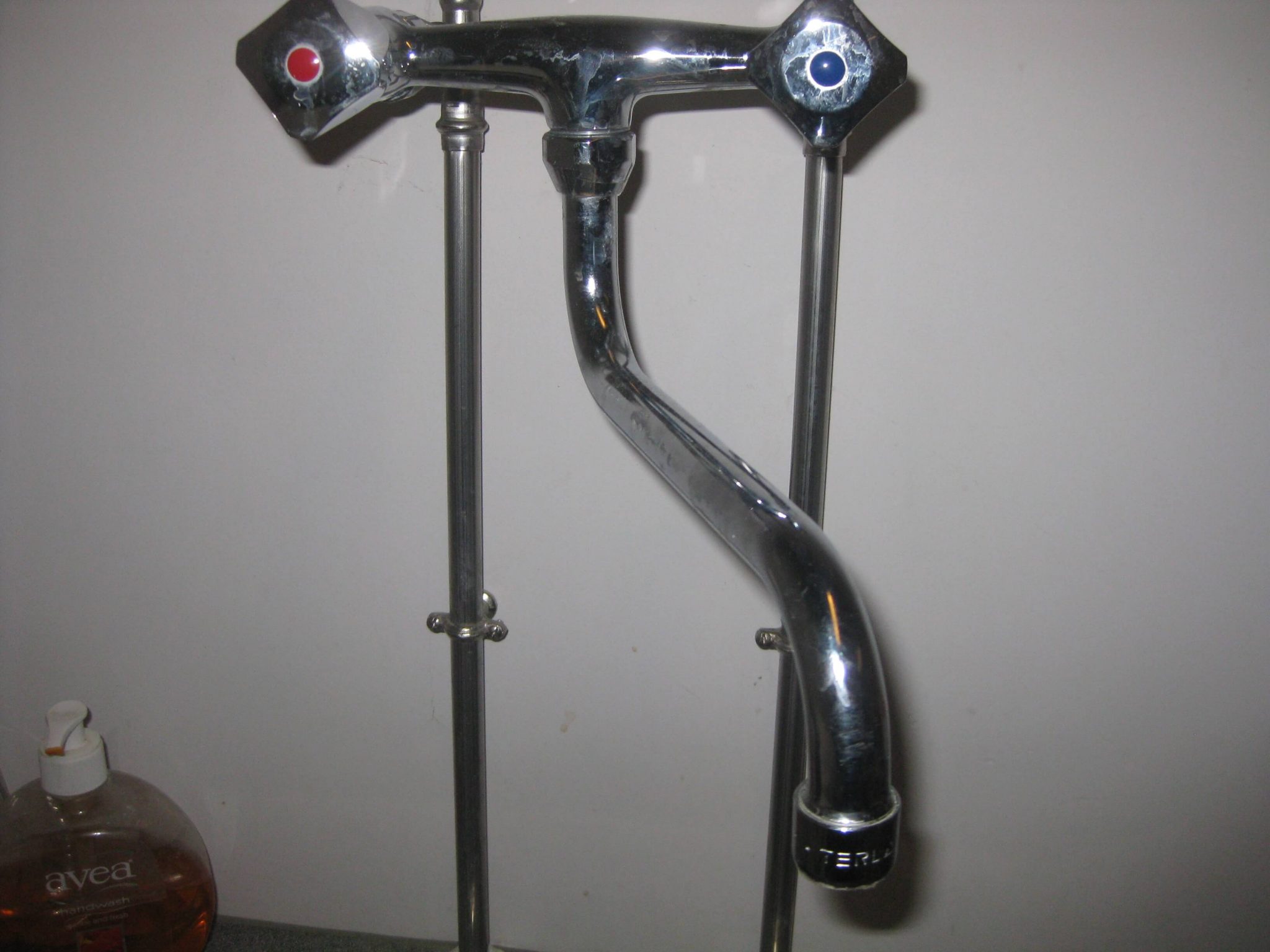 How to descale a showerhead & faucet Guide