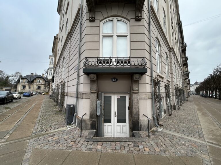Facade 1