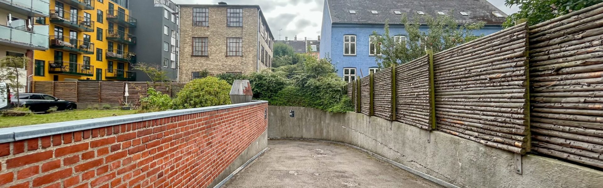 Indkørsel til kælder